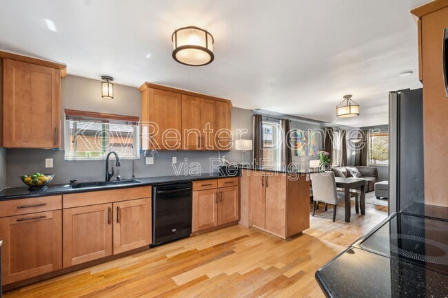 Primary Photo - 3830 King St
