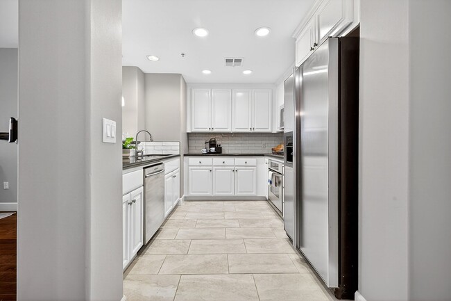 Building Photo - Regent on the Park - 4th floor 2 bedroom