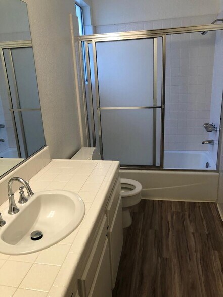 Second Full Bathroom Bath/Shower - 531 11th St