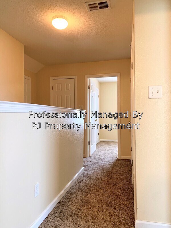 Building Photo - 4847 Royal Run Dr