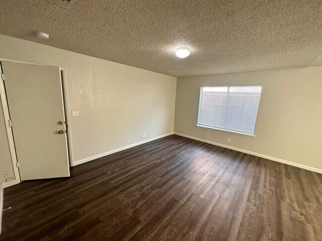 Building Photo - APPLY FOR THIS BEAUTIFUL HOME TODAY!