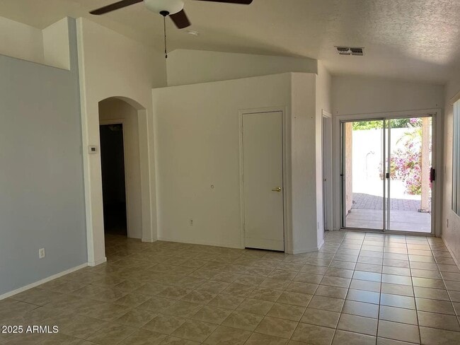 Building Photo - 2221 E Union Hills Dr