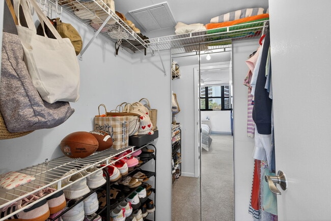 Building Photo - 336 Golfview Rd