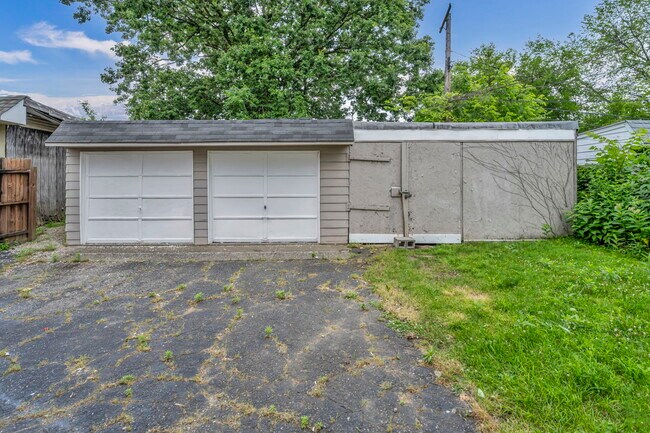 Building Photo - 4093 E 64th St