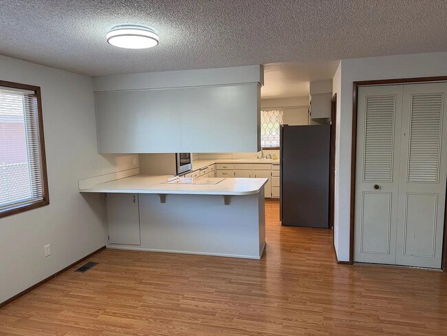 Building Photo - 1422 Lawnridge Ave