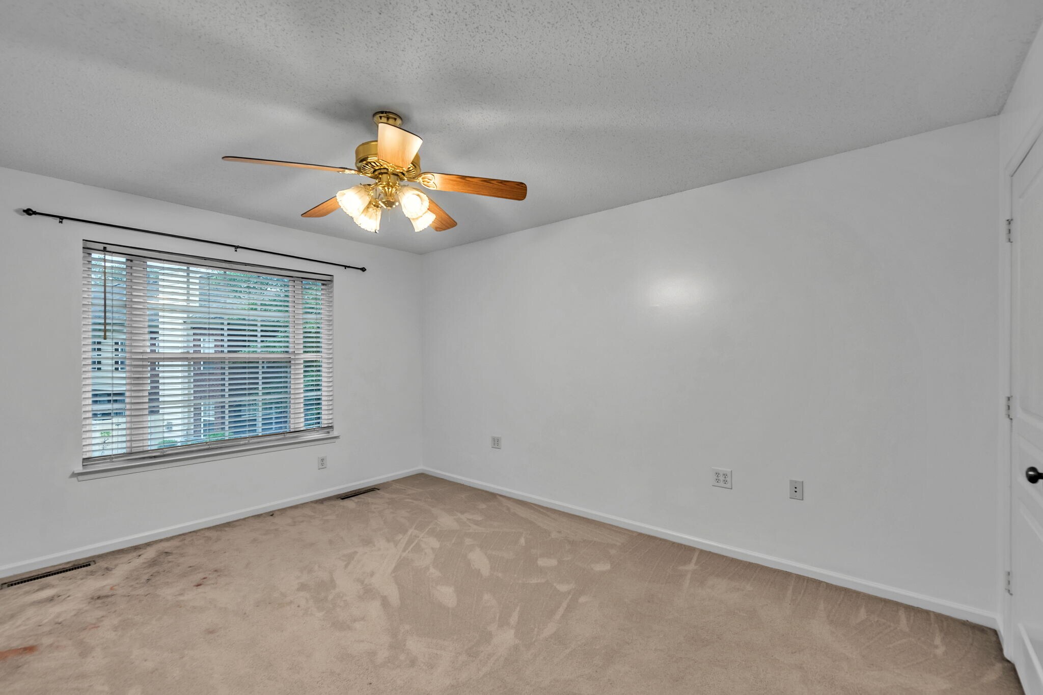 Building Photo - 5905 Echingham Dr