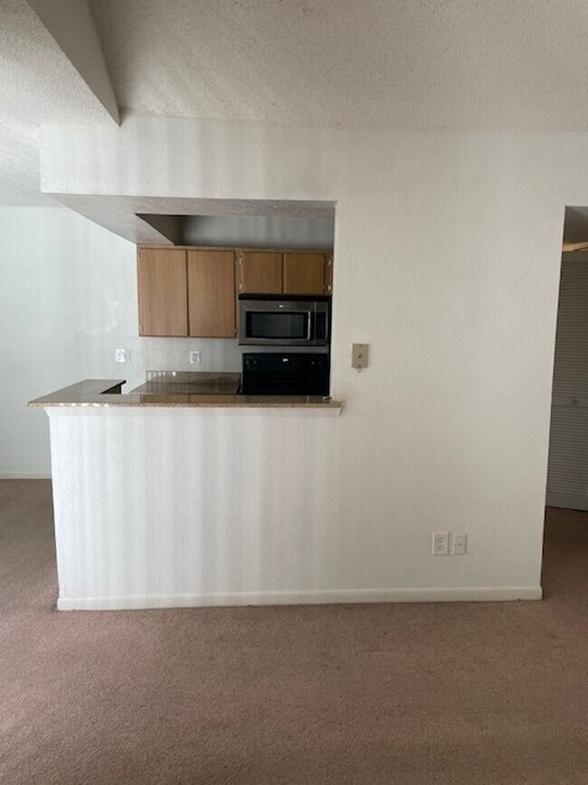 Building Photo - Lexington Place - 1134