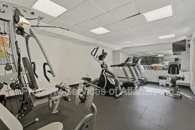 Building Photo - 5559 Glenridge Dr