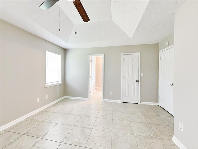 Building Photo - 136 Pecan Dr