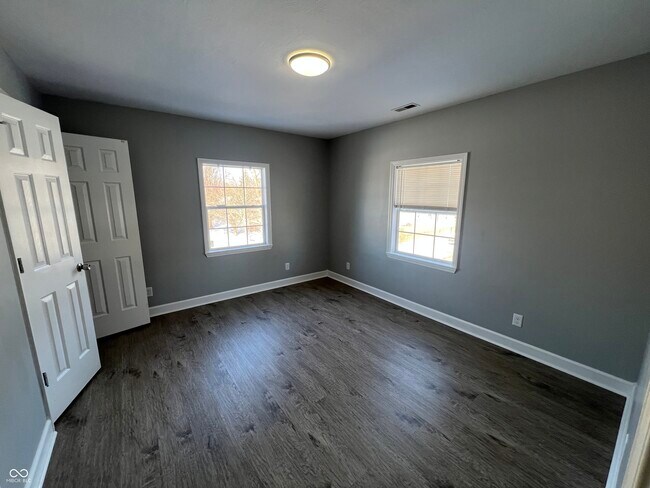 Building Photo - 5343 S Linwood Ave