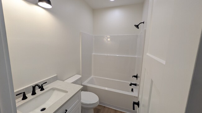 Building Photo - 115 Anile St