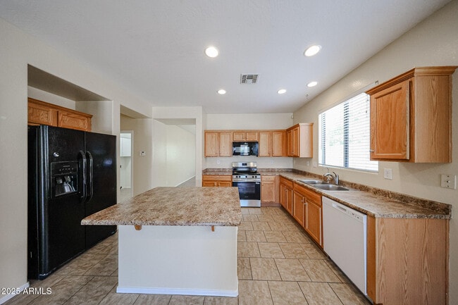 Building Photo - 43337 N Heavenly Way