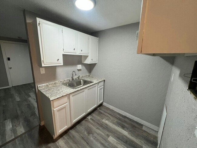 Building Photo - 13430 Euclid Ave