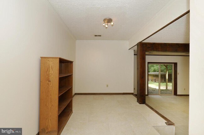 Building Photo - 11800 Wolf Run Ln