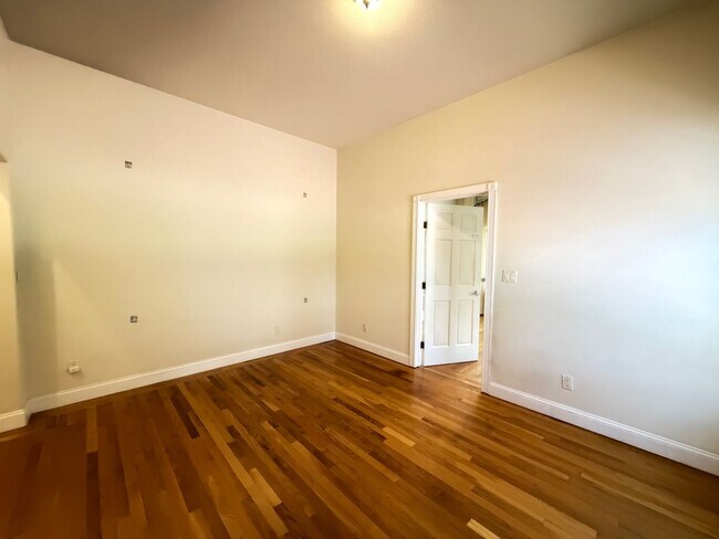 Building Photo - 738 Palmera Ct
