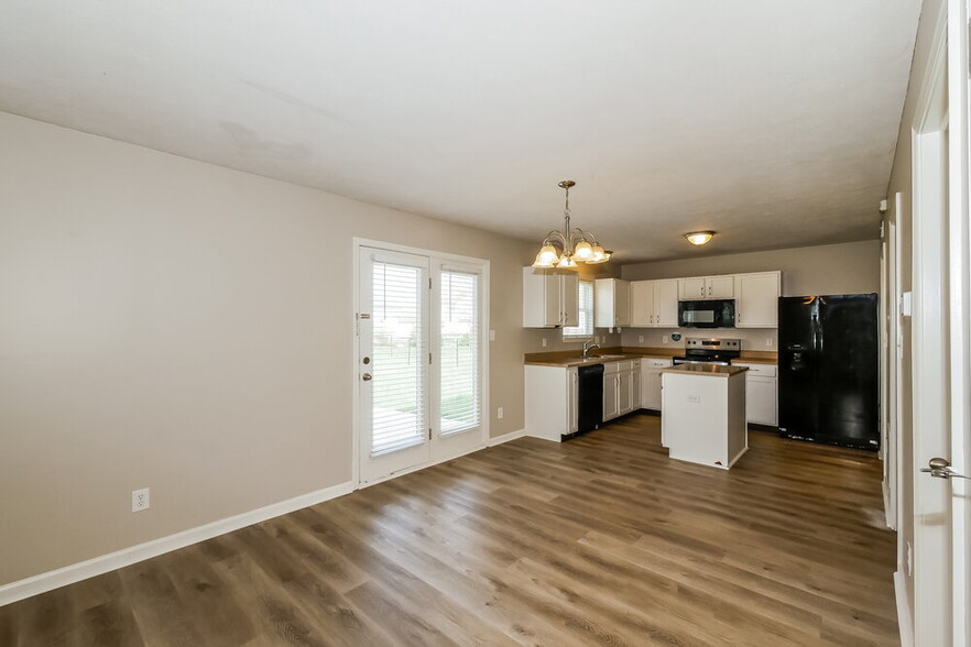 Building Photo - 1361 Blue Ridge Ln
