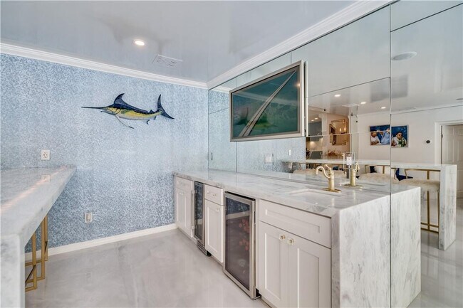 Building Photo - 417 NE 15th Ave