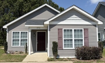 Building Photo - One Story 3 Bedroom 2 Bath Brand New