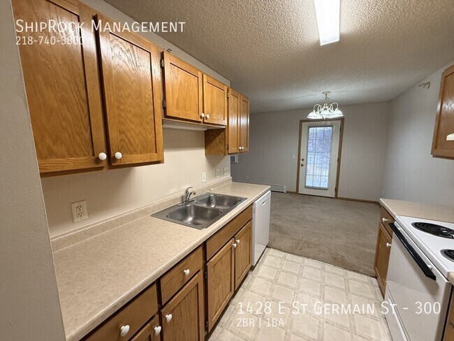 Building Photo - 1428 E St Germain St