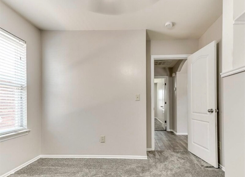 Building Photo - 547 shadow Way