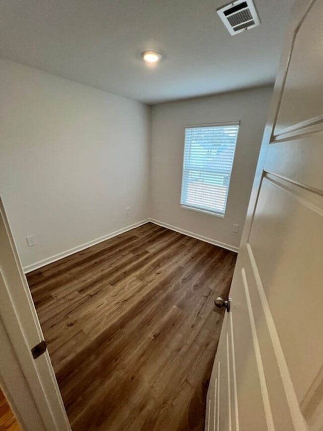 Building Photo - 964 Waterford Ln