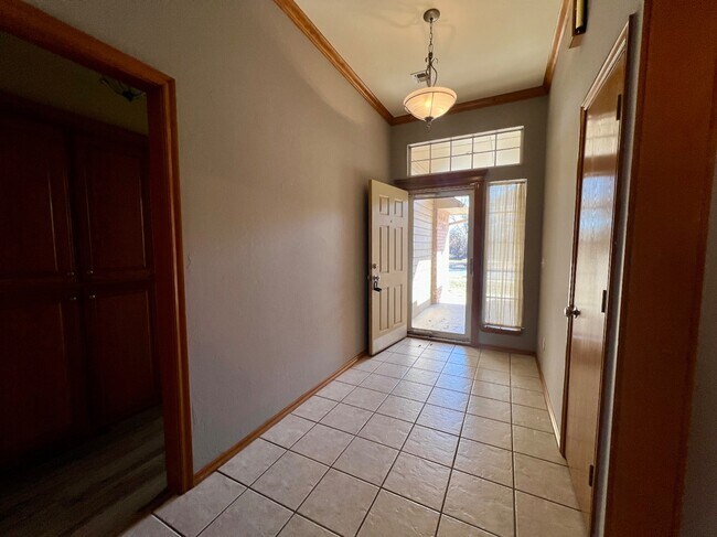 Building Photo - 2909 SE 96th St