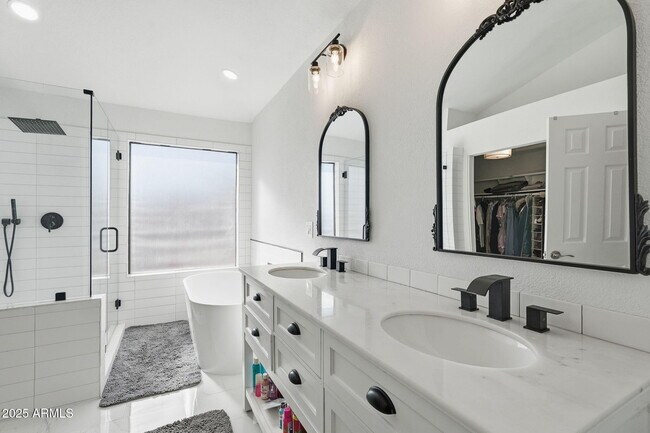 Building Photo - 3850 E Mountain Sky Ave