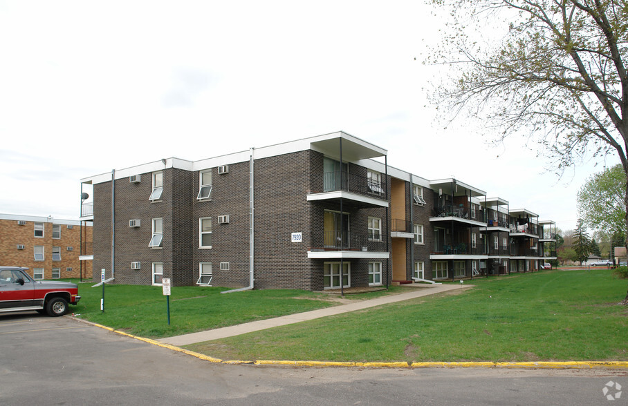 Building - Point of America Apartments