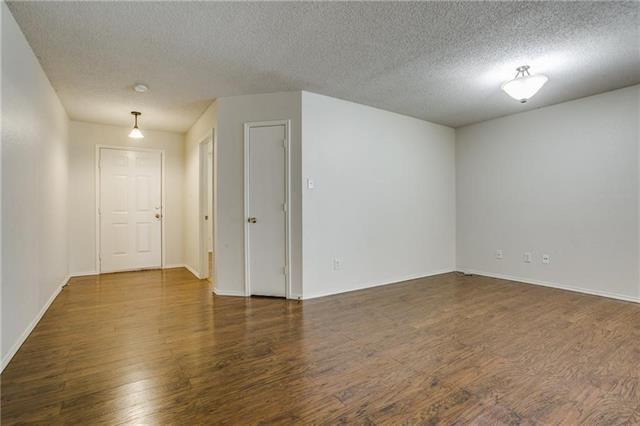 Building Photo - 2620 Clear Brook Dr