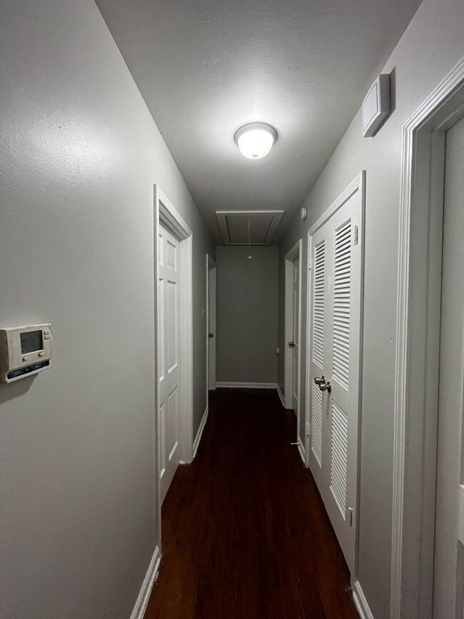 Building Photo - Picturesque Home Worth Checking Out