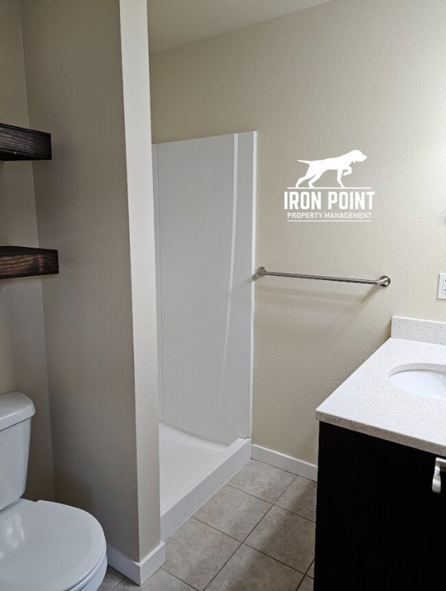 Building Photo - 3bed/2.5 bath Townhome in Boise w/2 Car Garage, Community Pool & Fitness Center