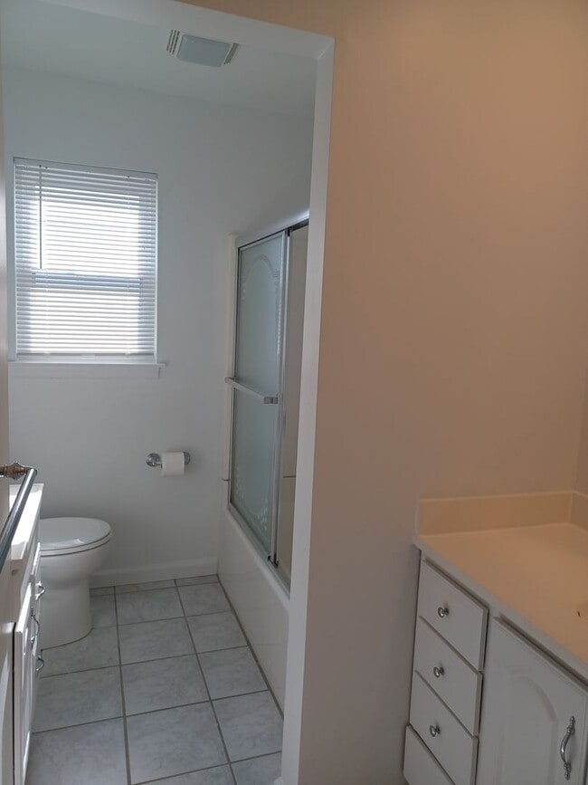 Building Photo - Welcome to this beautiful 4-bedroom, 2-bathroom home located in the desirable Virginia Beach, VA