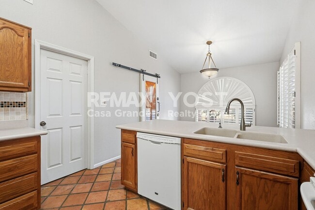 Building Photo - Where Character Takes Center Stage! Now Offering $500 Off First Month’s Rent!