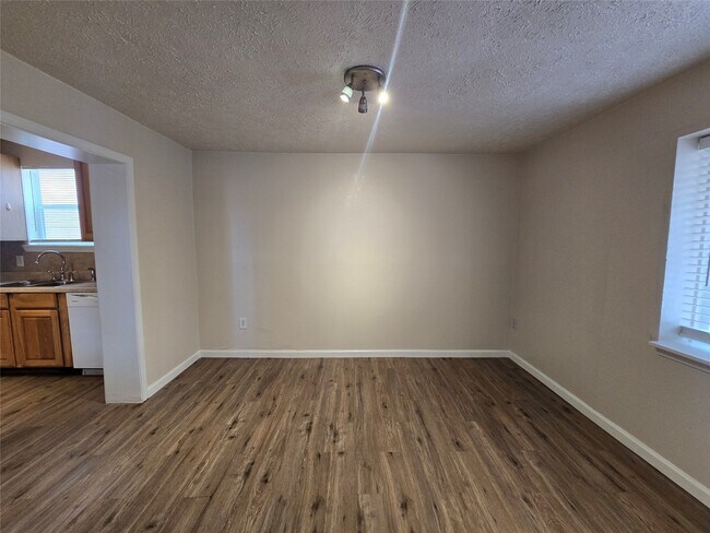 Building Photo - 5712 Maco St