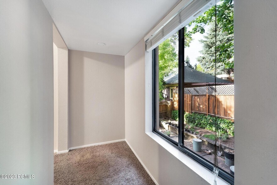 Building Photo - 425 S 1000 E