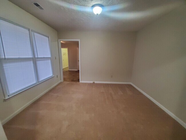 Building Photo - 909 Benevente Loop