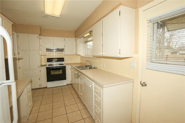 Building Photo - 804 NW 8 St