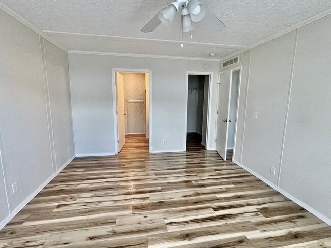 Building Photo - Lovely 2 bedroom 2 bath Annual Rental  hom...