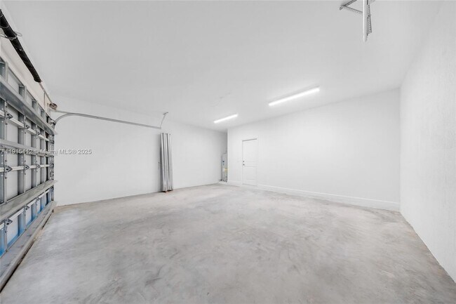 Building Photo - 2448 SE 27th Terrace