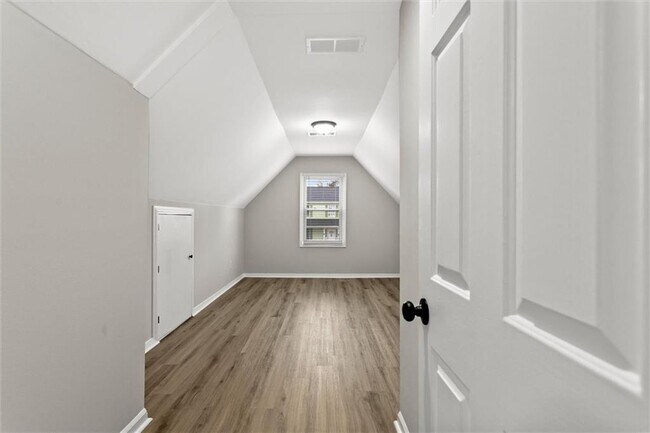 Building Photo - 2580 Waterford Park Dr