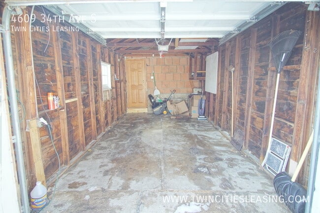Building Photo - 4609 S 34th Ave