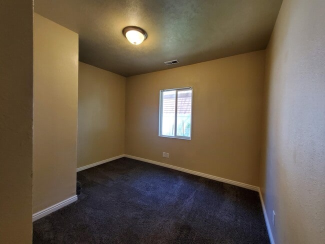 Building Photo - 66 W Oakland Ave