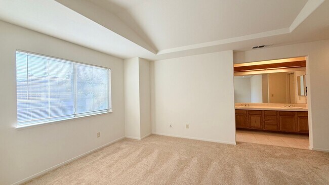 Building Photo - 1126 Vista Pointe Cir