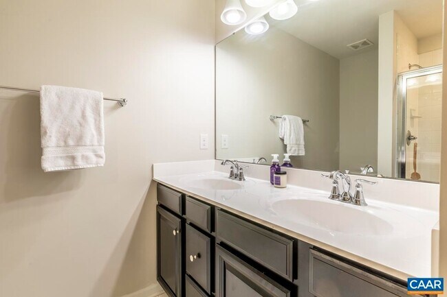 Building Photo - 2033 Elm Tree Ct