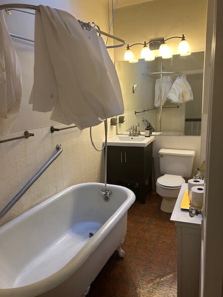 Bathroom - 1224 N Frazier St