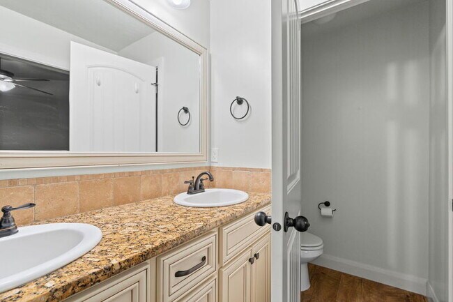 Building Photo - 5070 W Torana Dr