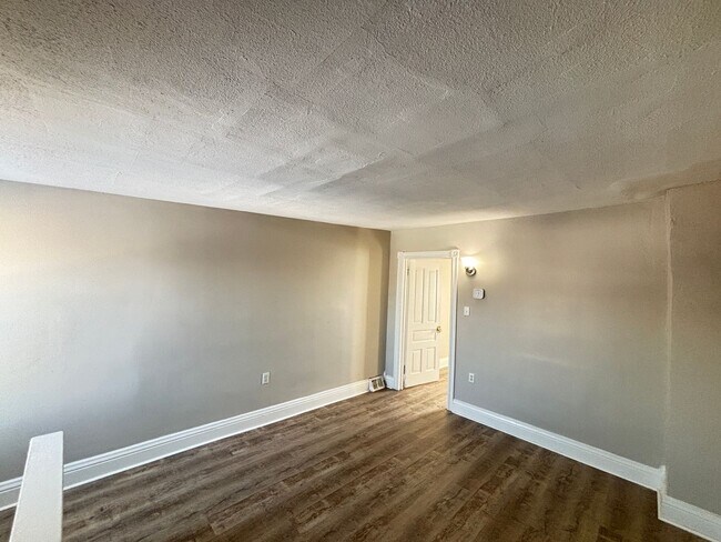 Building Photo - charming semi-detached Allentown home