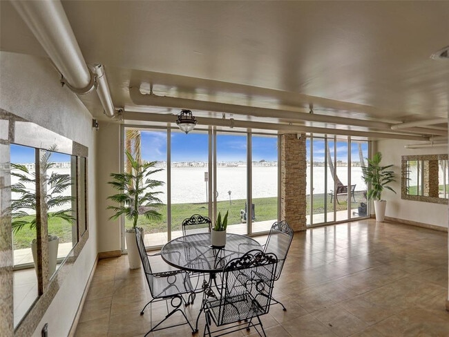 Building Photo - 1175 NE Miami Gardens Dr