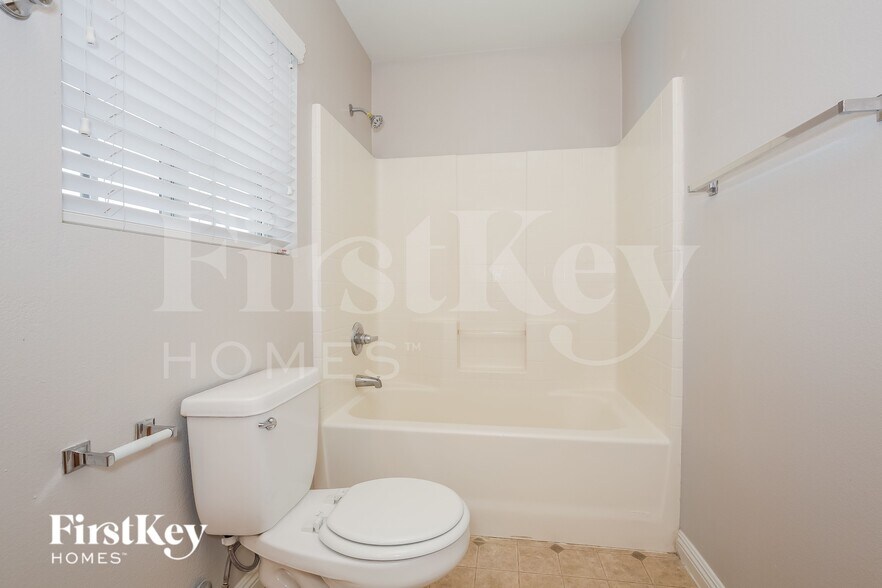 Building Photo - 705 Picasso Picture Ct