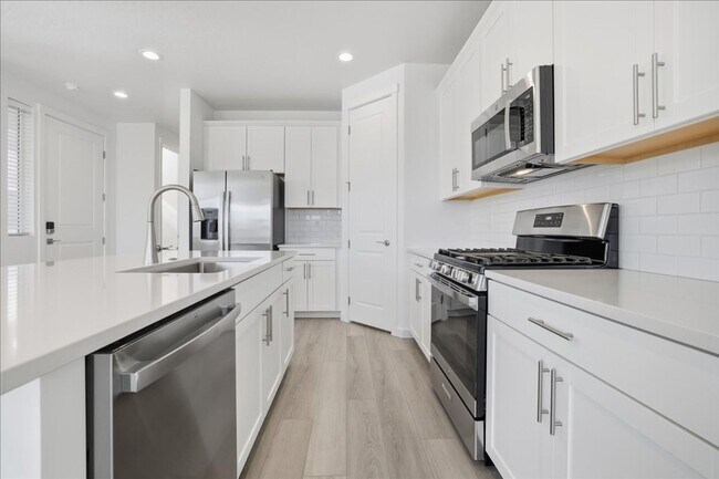 Building Photo - Brand new 3 bed 2.5 bath townhouse